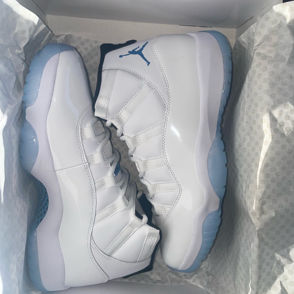 Jordan 11s white & babyblue - Picture 4 of 4